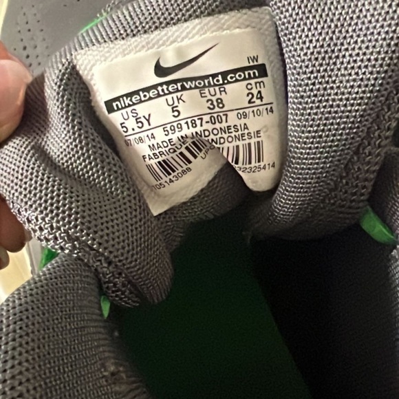 Nike Team Hustle D6 GS Green Spark/👟👟Gray size 5Y,Clean Ready To Hustle.🏀 - Picture 3 of 6